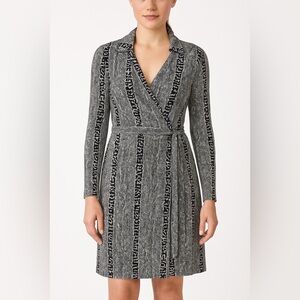 Diane Von Furstenberg Black and White Julian Silk Wrap Dress size 2